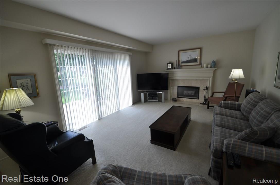 1497 Lomas Verdes Rochester, MI 48306 - Photo 10 of 21 10.JPG