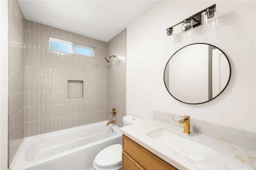 2060 South Grade Road Alpine, CA 91901 - Photo 31 of 69 a bathroom with a sink a bathtub and a mirror