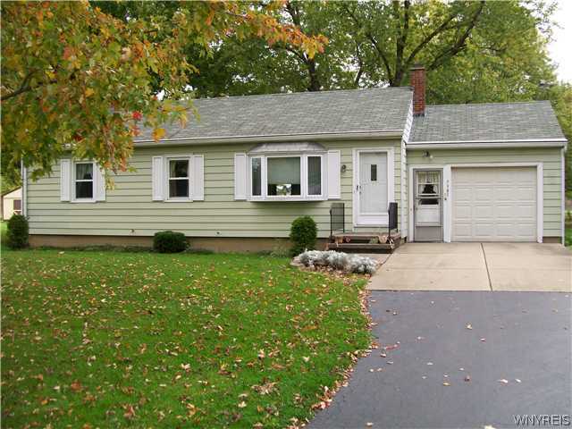 7341 Bear Ridge Road Pendleton, NY 14120 - Photo 1 of 1 Exterior Front