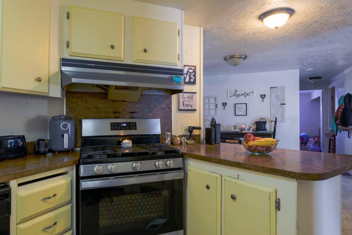 9757 Blackwell Road Central Point, OR 97502 - Photo 9 of 28 _ALB8572-HDR