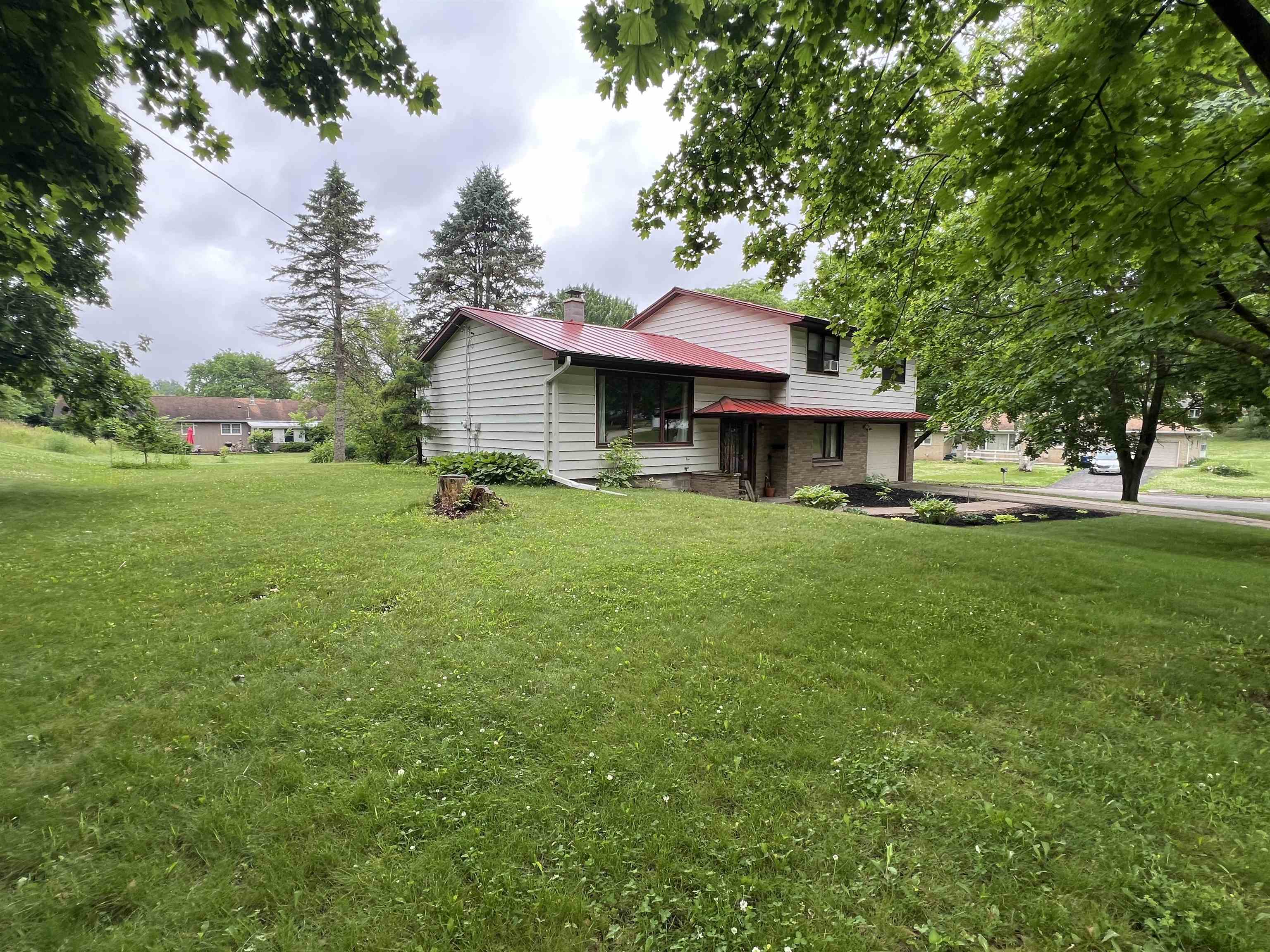 323 Pine Street Viroqua, WI 54665 - Photo 3 of 26