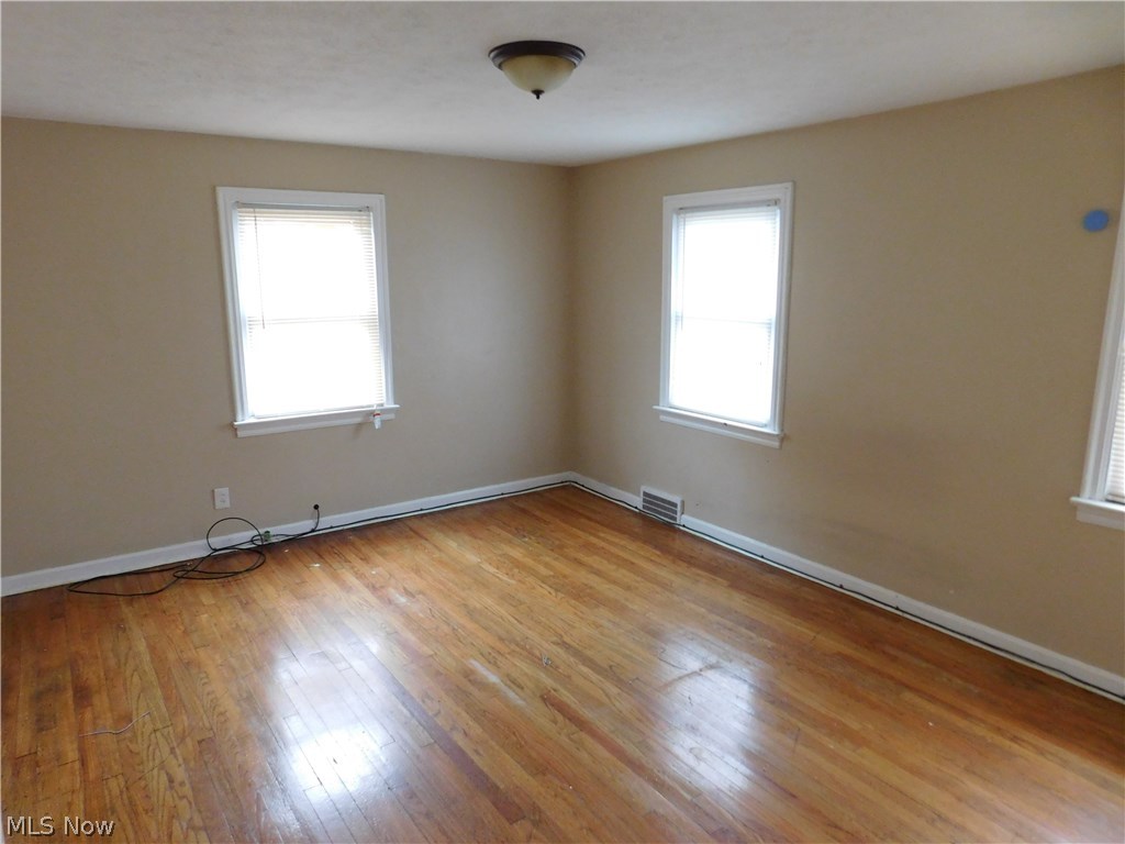 3398 Hartwood Road Cleveland, OH 44112 - Photo 7 of 17