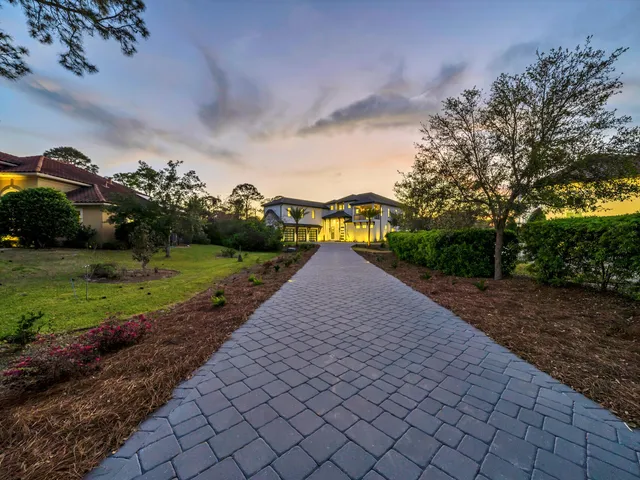 a view of a house with backyard and porch