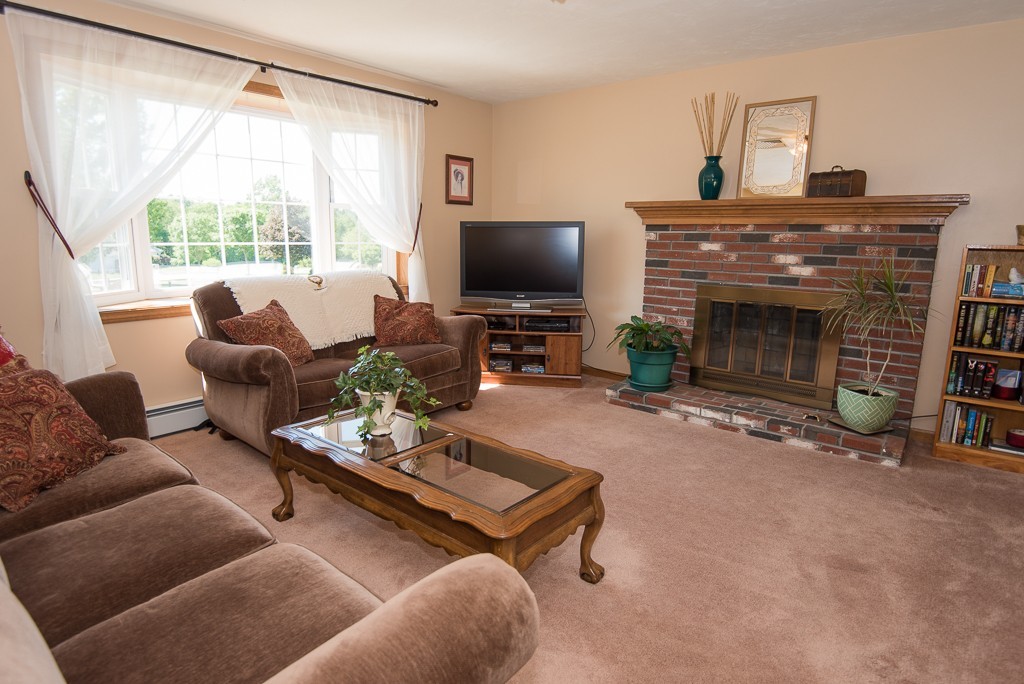 20 Larnerd Hill Road Charlton, MA 01507 - Photo 5 of 30 Gallery Image 5
