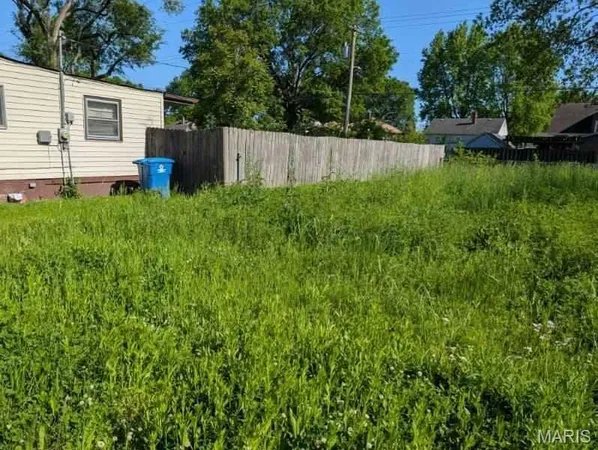 $3,500 | 2116 Miracle Avenue, Granite City, IL 62040
