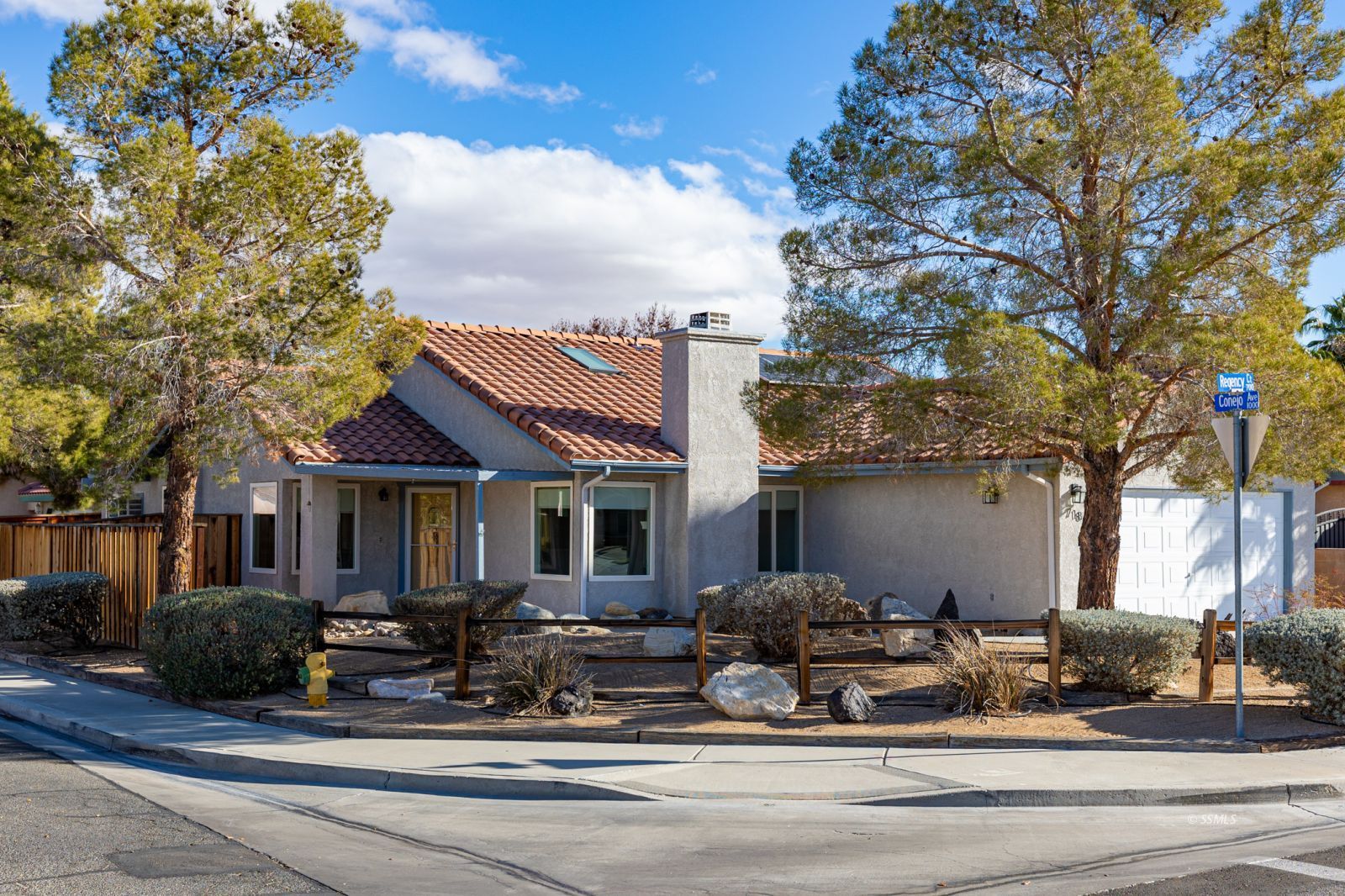 718 Regency Court Ridgecrest, CA 93555 - Photo 3 of 43