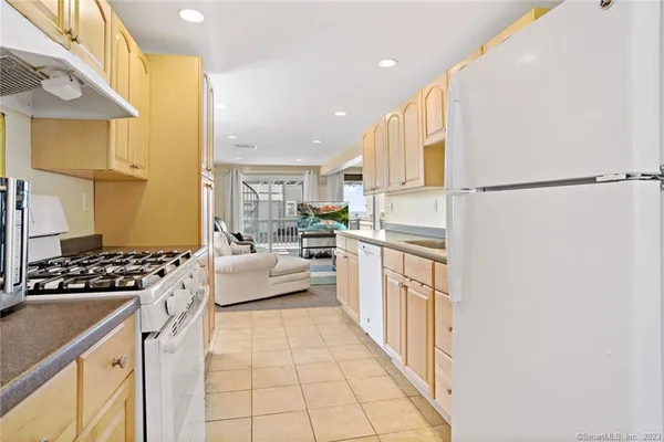 $3,975 | 210 Broadway, Unit 210, Milford, CT 06460