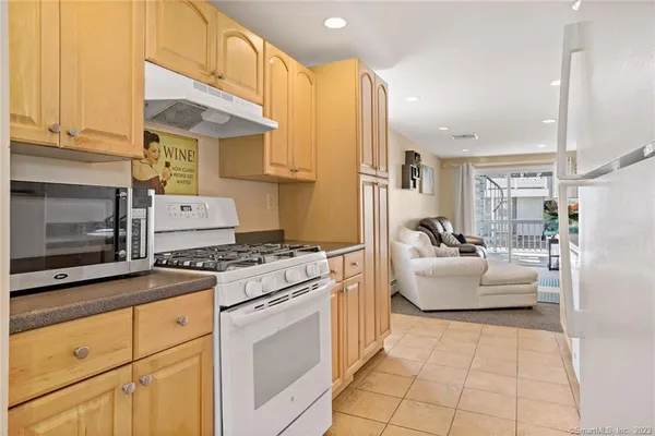 $3,975 | 210 Broadway, Unit 210, Milford, CT 06460
