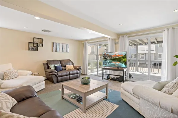 $3,975 | 210 Broadway, Unit 210, Milford, CT 06460