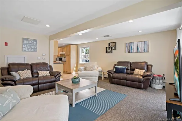 $3,975 | 210 Broadway, Unit 210, Milford, CT 06460
