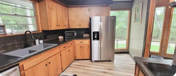 $490,000 | 862 Lakeshore Drive, Brookeland, TX 75931