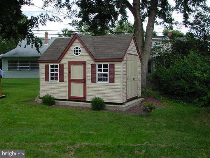 11 Drexel Road Hatboro, PA 19040 - Photo 15 of 16 Storage Shed