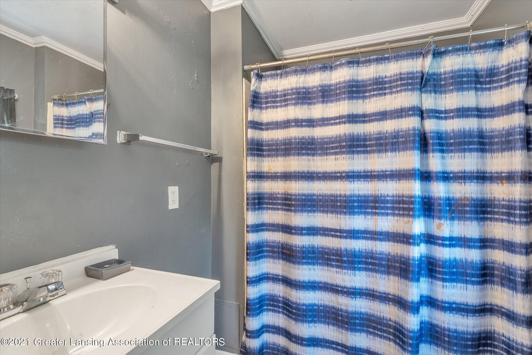 4901 Christiansen Road Lansing, MI 48910 - Photo 15 of 19 15-4901-Christiansen-Rd-Windowstill-Real