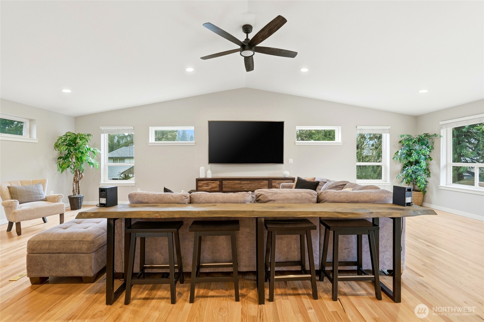 32130 27th Avenue Southwest Federal Way, WA 98023 - Photo 4 of 40 a view of a dining room with furniture