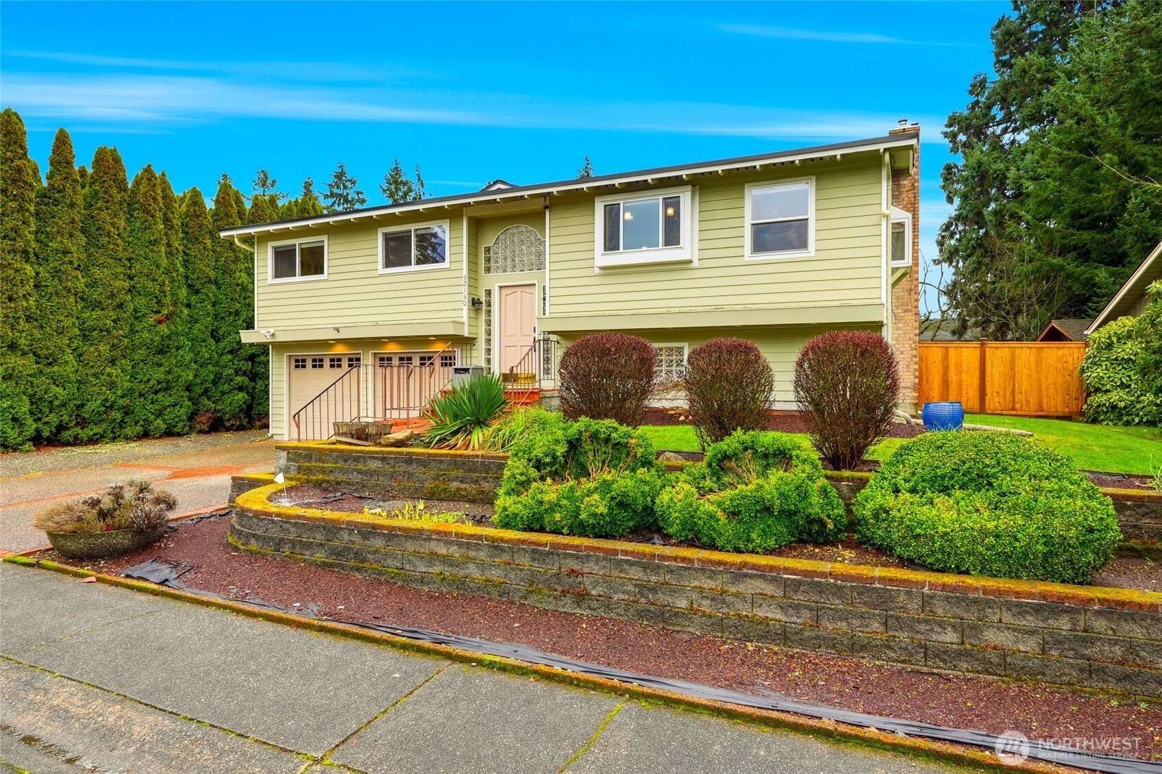 32130 27th Avenue Southwest Federal Way, WA 98023 - Photo 7 of 40 a front view of a house with garden