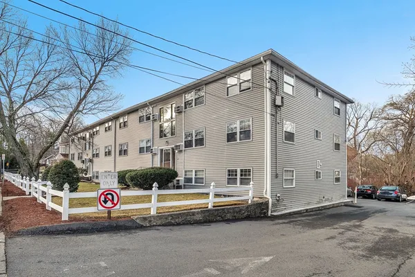 $2,400 | 177 Franklin Street, Unit 2, Stoneham, MA 02180