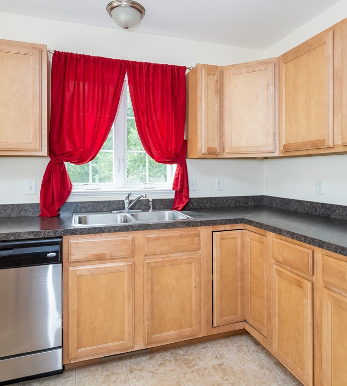 298 Arnold Avenue Springfield, MA 01119 - Photo 11 of 24 Gallery Image 11