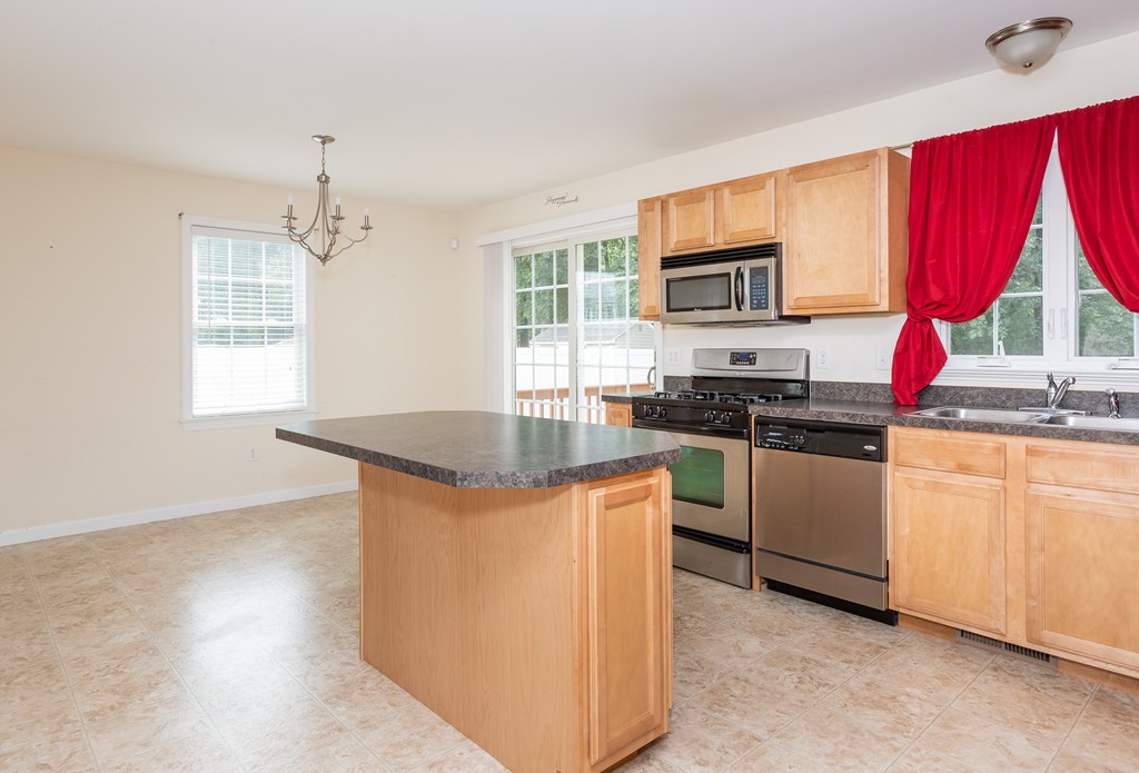 298 Arnold Avenue Springfield, MA 01119 - Photo 12 of 24 Gallery Image 12