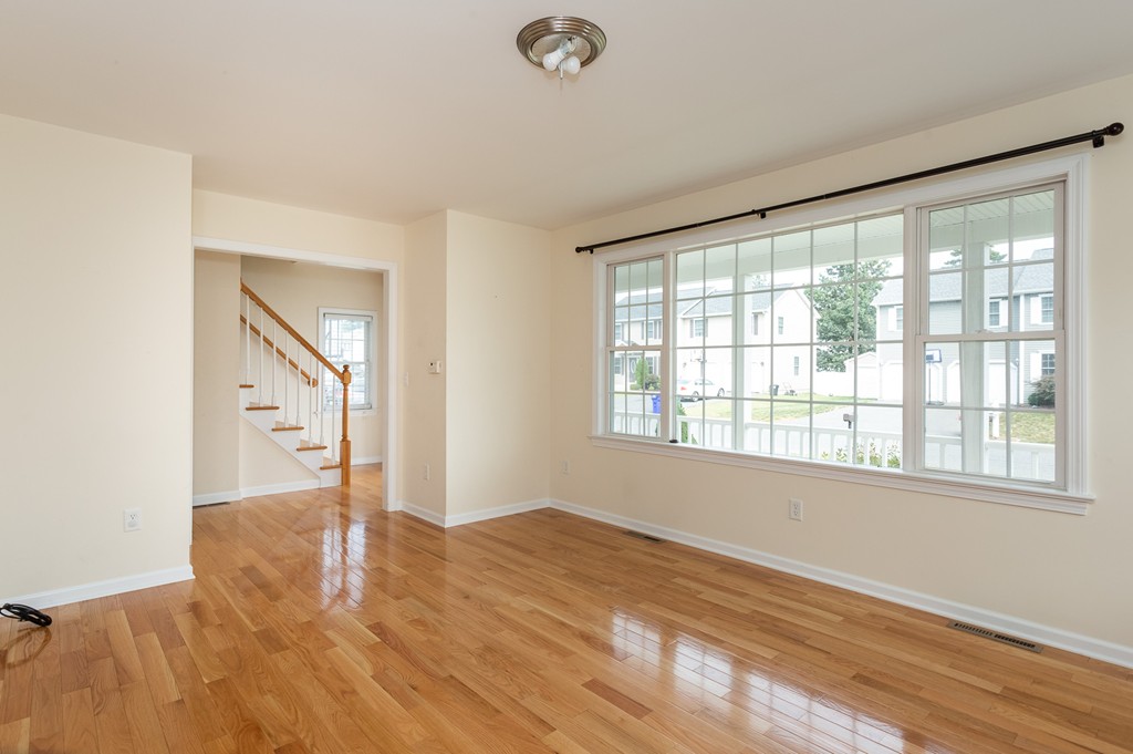 298 Arnold Avenue Springfield, MA 01119 - Photo 5 of 24 Gallery Image 5