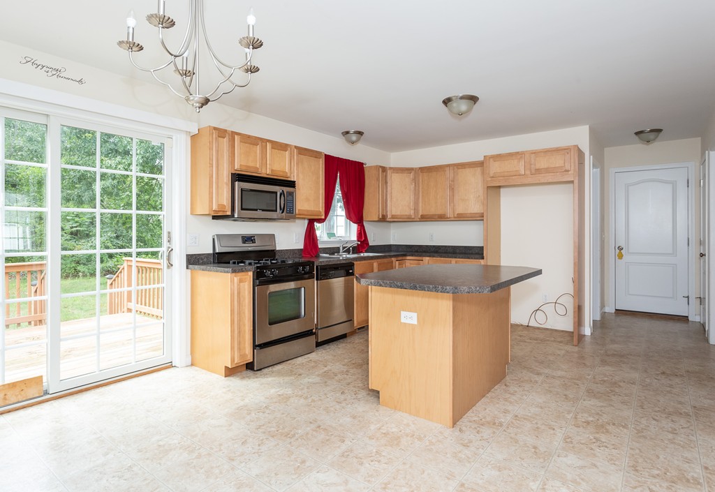 298 Arnold Avenue Springfield, MA 01119 - Photo 9 of 24 Gallery Image 9