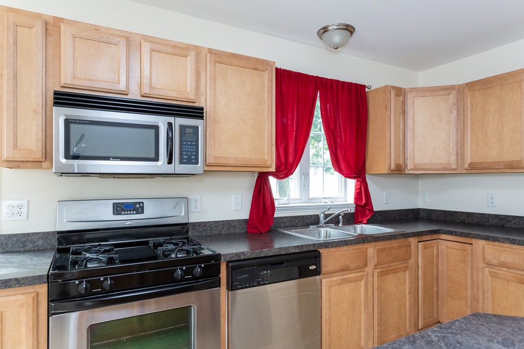 298 Arnold Avenue Springfield, MA 01119 - Photo 10 of 24 Gallery Image 10