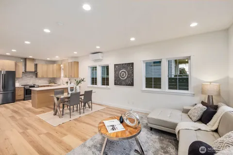 $1,092,000 | 1004 North 48th Street, Seattle, WA 98103