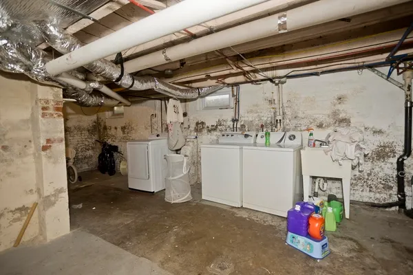 a view of a garage
