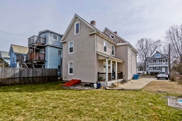 a view of a house with a yard
