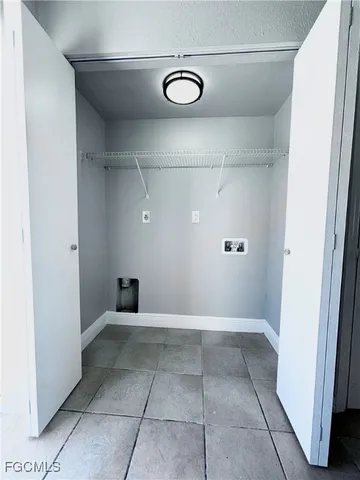 a view of utility room