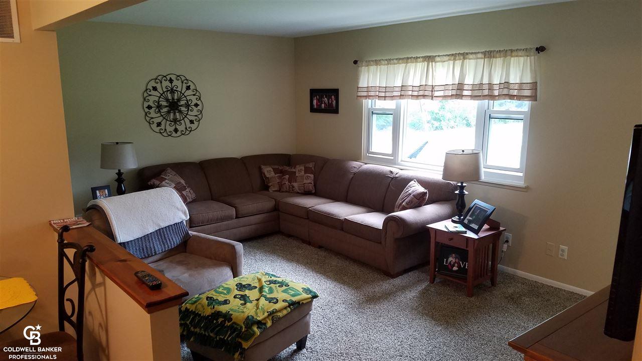 9523 Brandon Road Avoca, MI 48006 - Photo 4 of 22 Living Room
