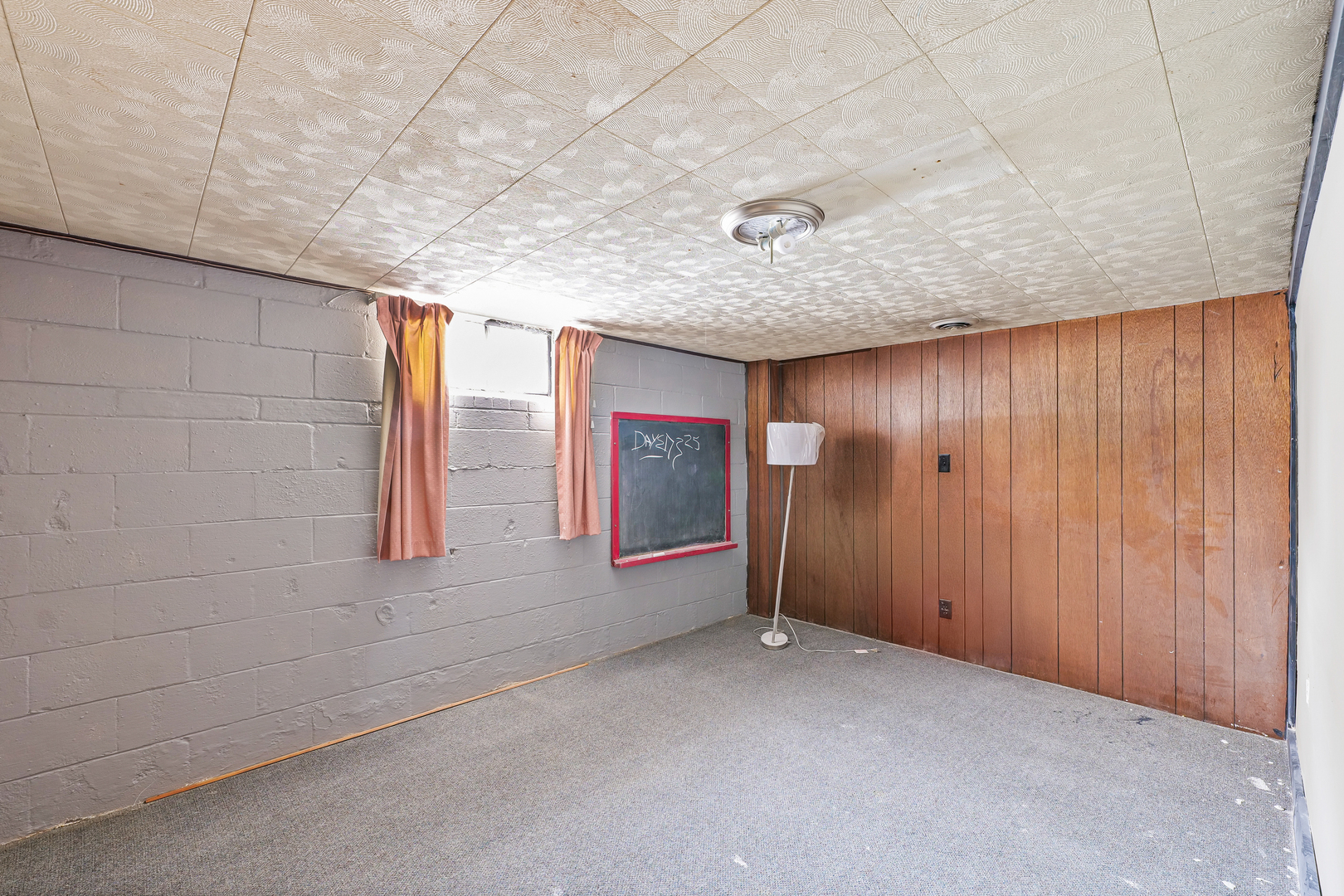 1511 Paula Drive Champaign, IL 61821 - Photo 20 of 24 a view of an empty room with window