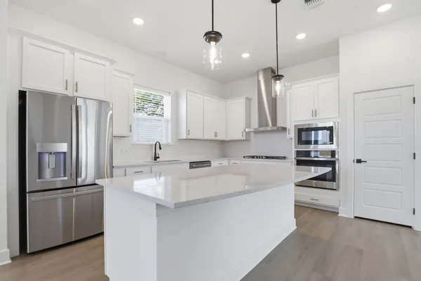 $2,600 | 881 Prominence Way, Leander, TX 78641