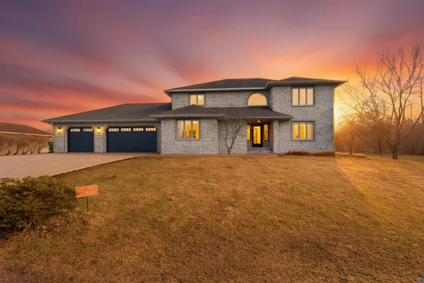 $814,900 | 2166 East Detroit Street, Superior, WI 54880
