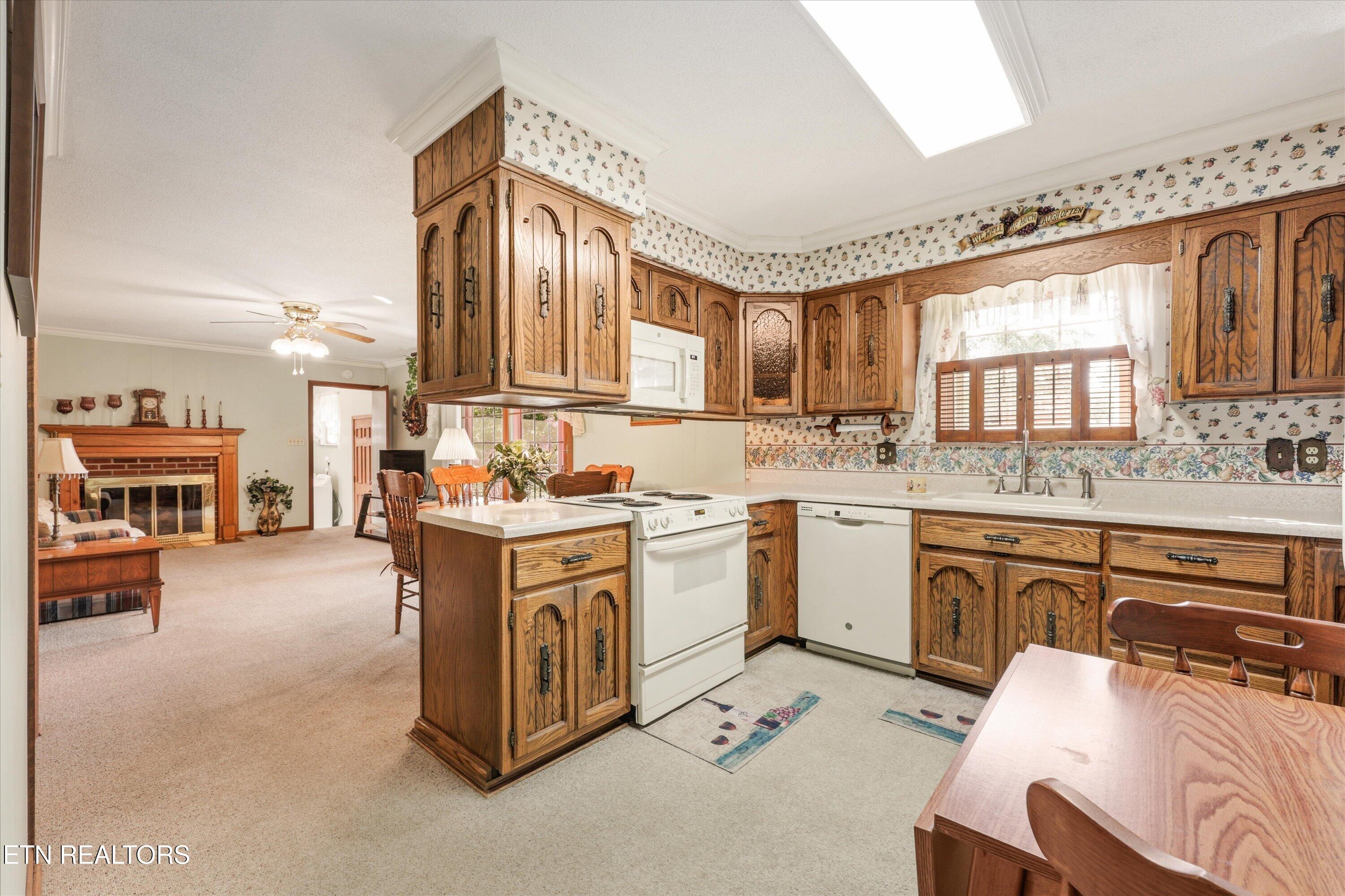 827 West Cunningham Street Alcoa, TN 37701 - Photo 14 of 43 14-827 W Cunningham St17