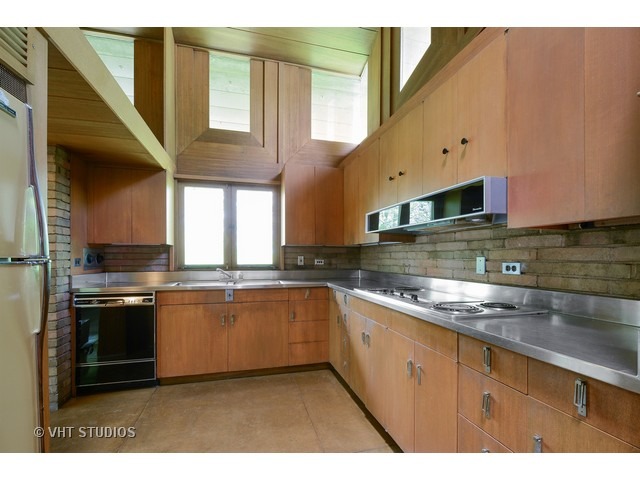 19 West County Line Road Barrington Hills, IL 60010 - Photo 2 of 22 a kitchen with stainless steel appliances granite countertop a sink a stove and a refrigerator