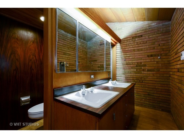 19 West County Line Road Barrington Hills, IL 60010 - Photo 13 of 22 a bathroom with a sink a toilet and shower