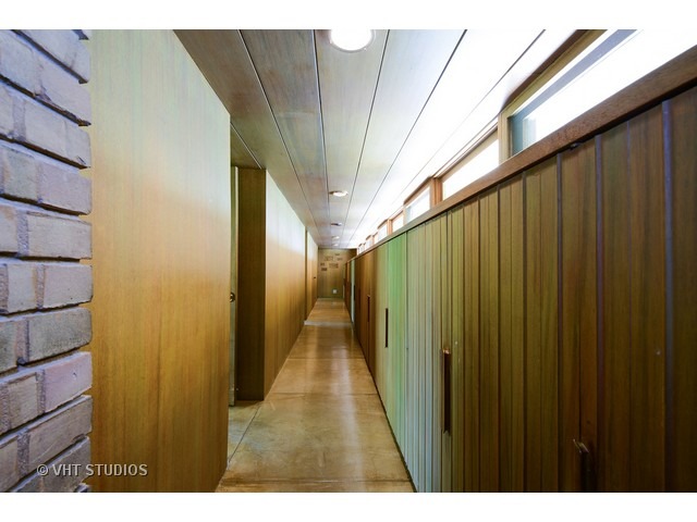 19 West County Line Road Barrington Hills, IL 60010 - Photo 17 of 22 a view of a hallway