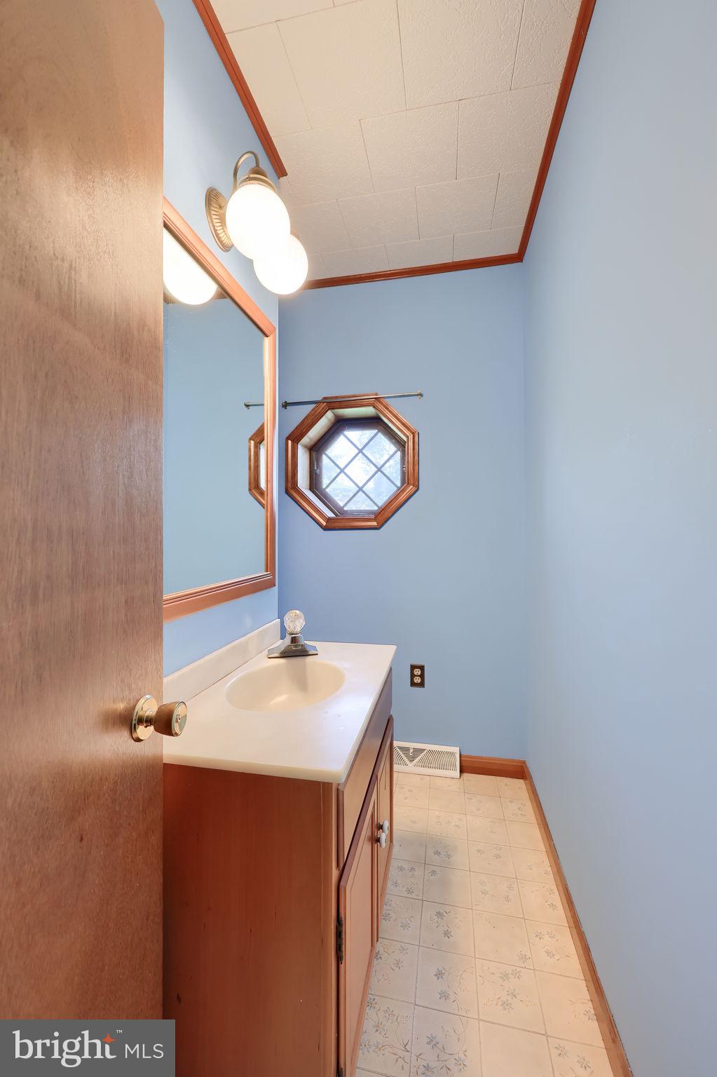242 Skyview Lane Lititz, PA 17543 - Photo 37 of 43