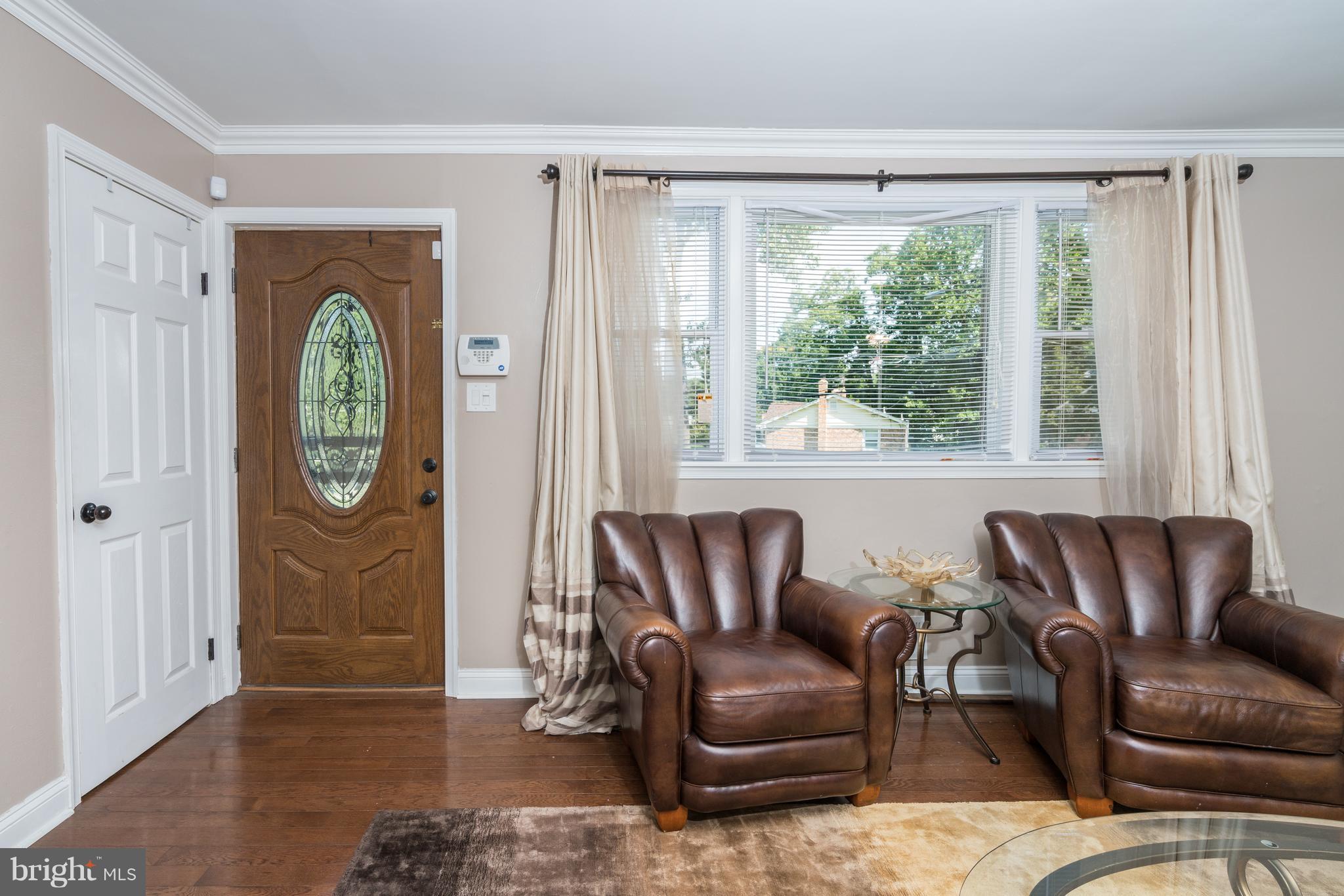 5115 Taft Road Temple Hills, MD 20748 - Photo 3 of 23 Living Room