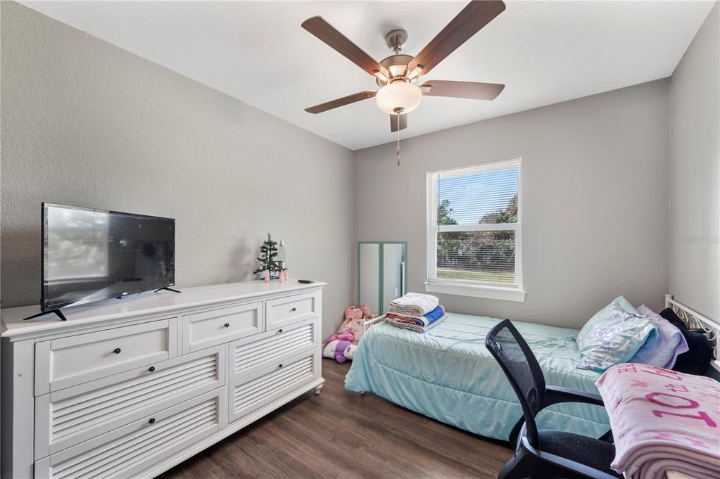 6830 County Line Road Lakeland, FL 33811 - Photo 18 of 32 a bedroom with a large bed and a flat screen tv