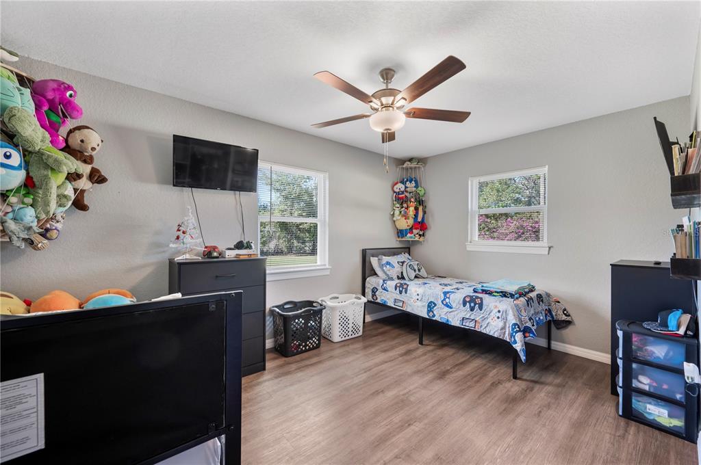 6830 County Line Road Lakeland, FL 33811 - Photo 24 of 32 a living room with furniture and wooden floor