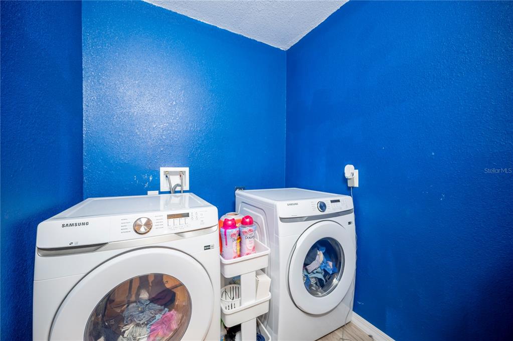 6830 County Line Road Lakeland, FL 33811 - Photo 28 of 32 a utility room with dryer and washer