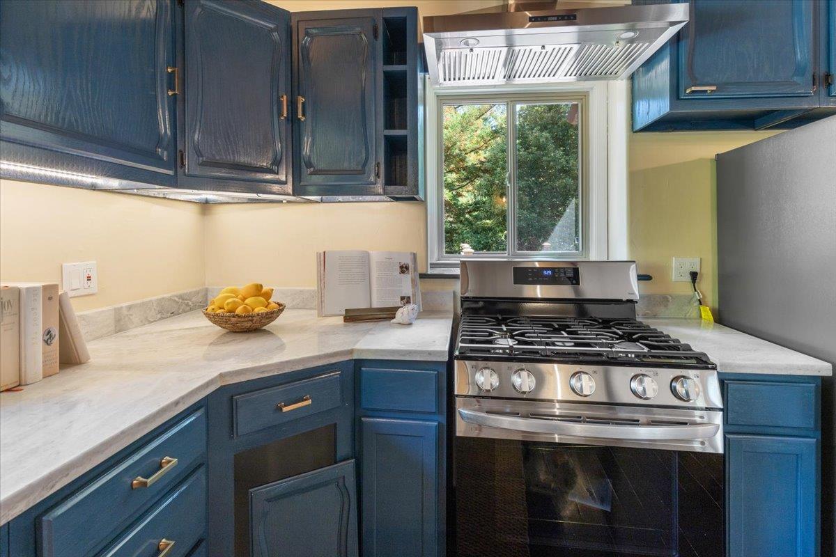 211 Hidden Lane Santa Cruz, CA 95060 - Photo 10 of 54