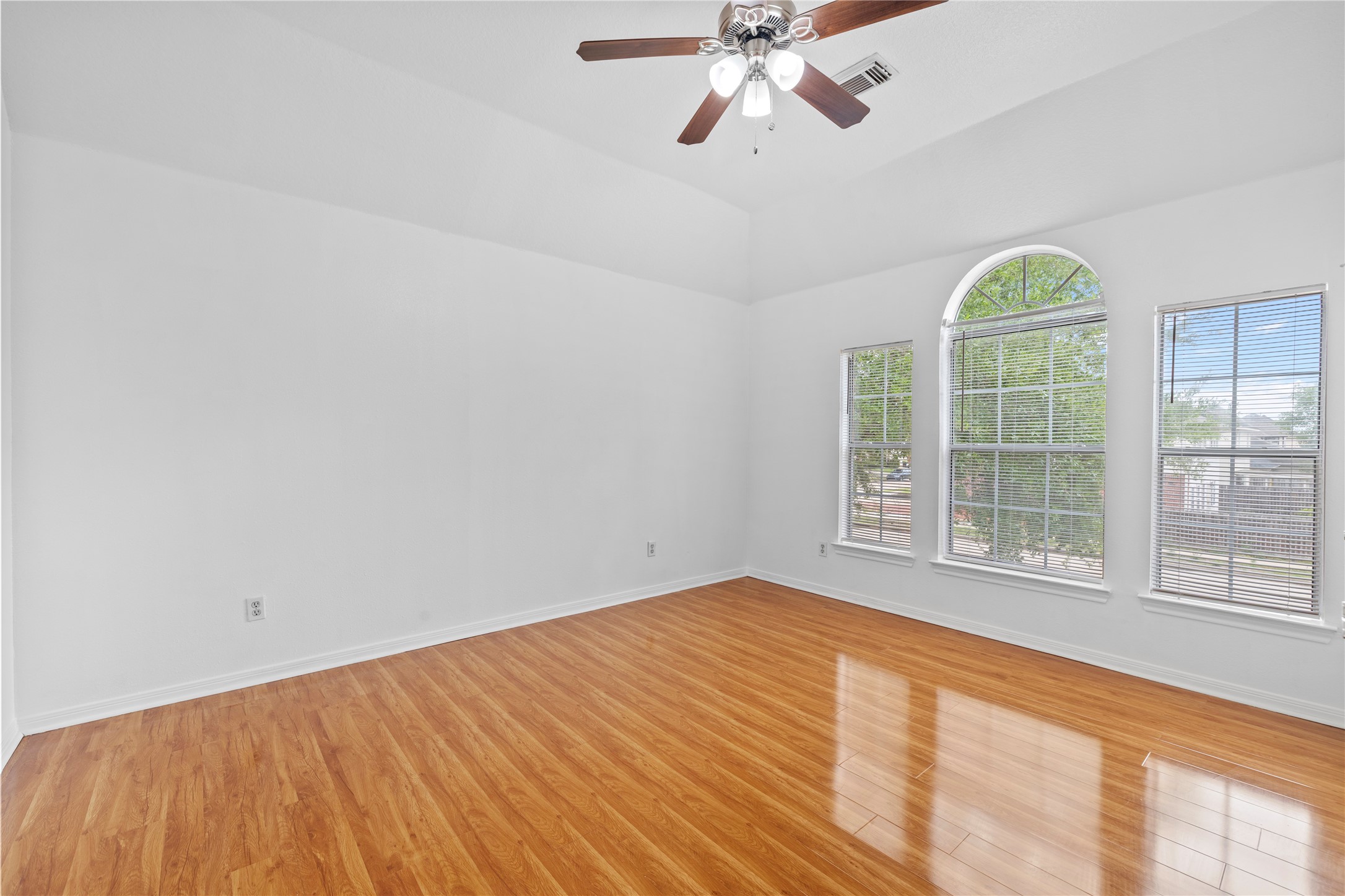 2106 Hawks Road Missouri City, TX 77489 - Photo 31 of 39 Gallery Image 31