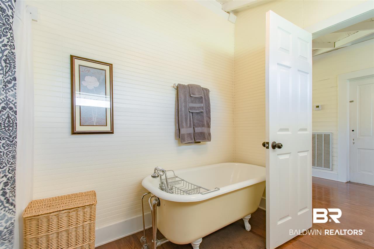 22819 Flowers Road Bay Minette, AL 36507 - Photo 17 of 33 Claw Foot Tub