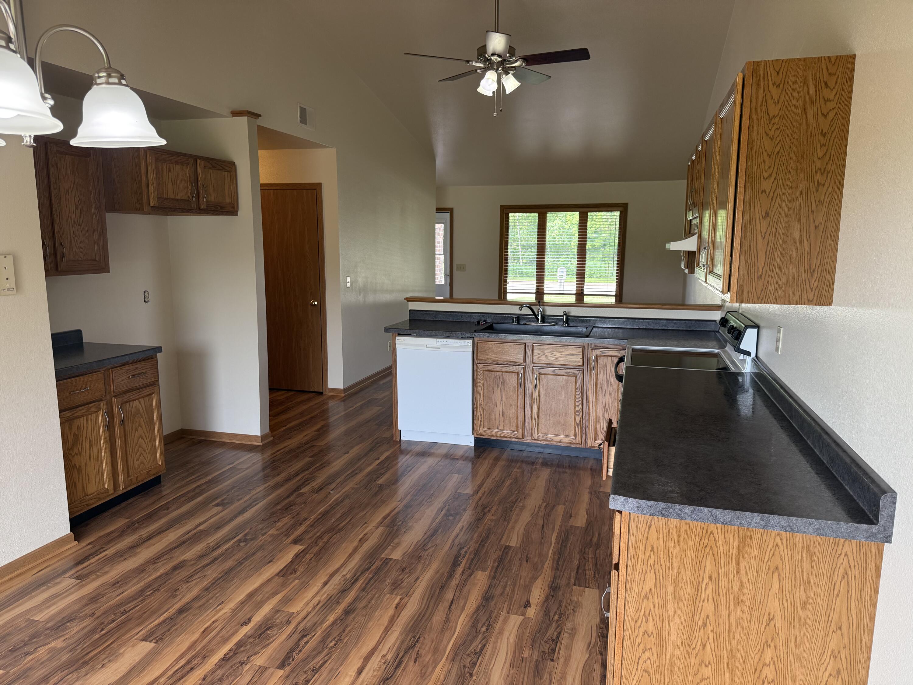 114 East Samz Road Mishicot, WI 54228 - Photo 5 of 19 IMG_4209