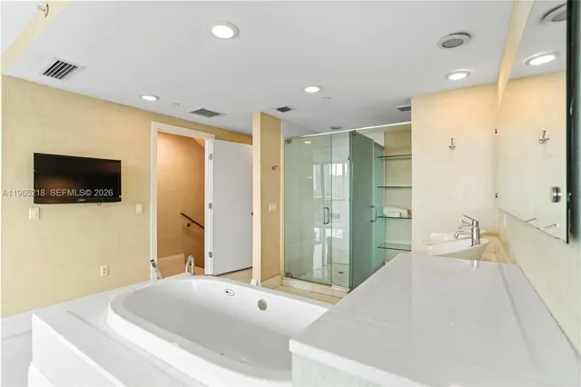 $3,900 | 2950 Northeast 188th Street, Unit 404, Aventura, FL 33180