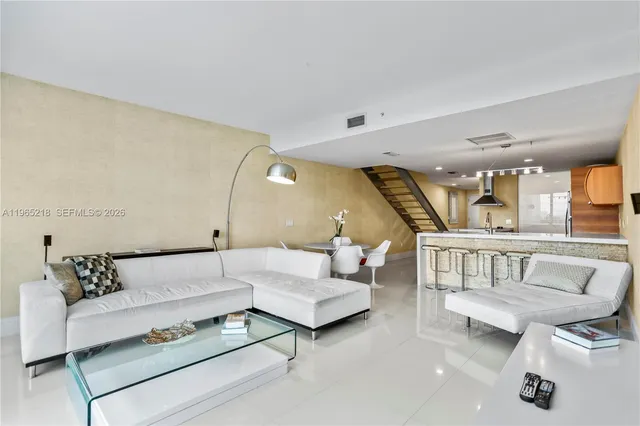 $3,900 | 2950 Northeast 188th Street, Unit 404, Aventura, FL 33180