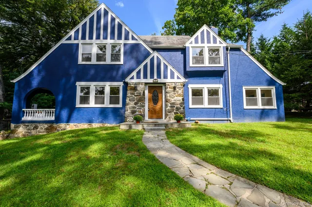 $1,185,000 | 15 Ranger Place, New Rochelle, NY 10804