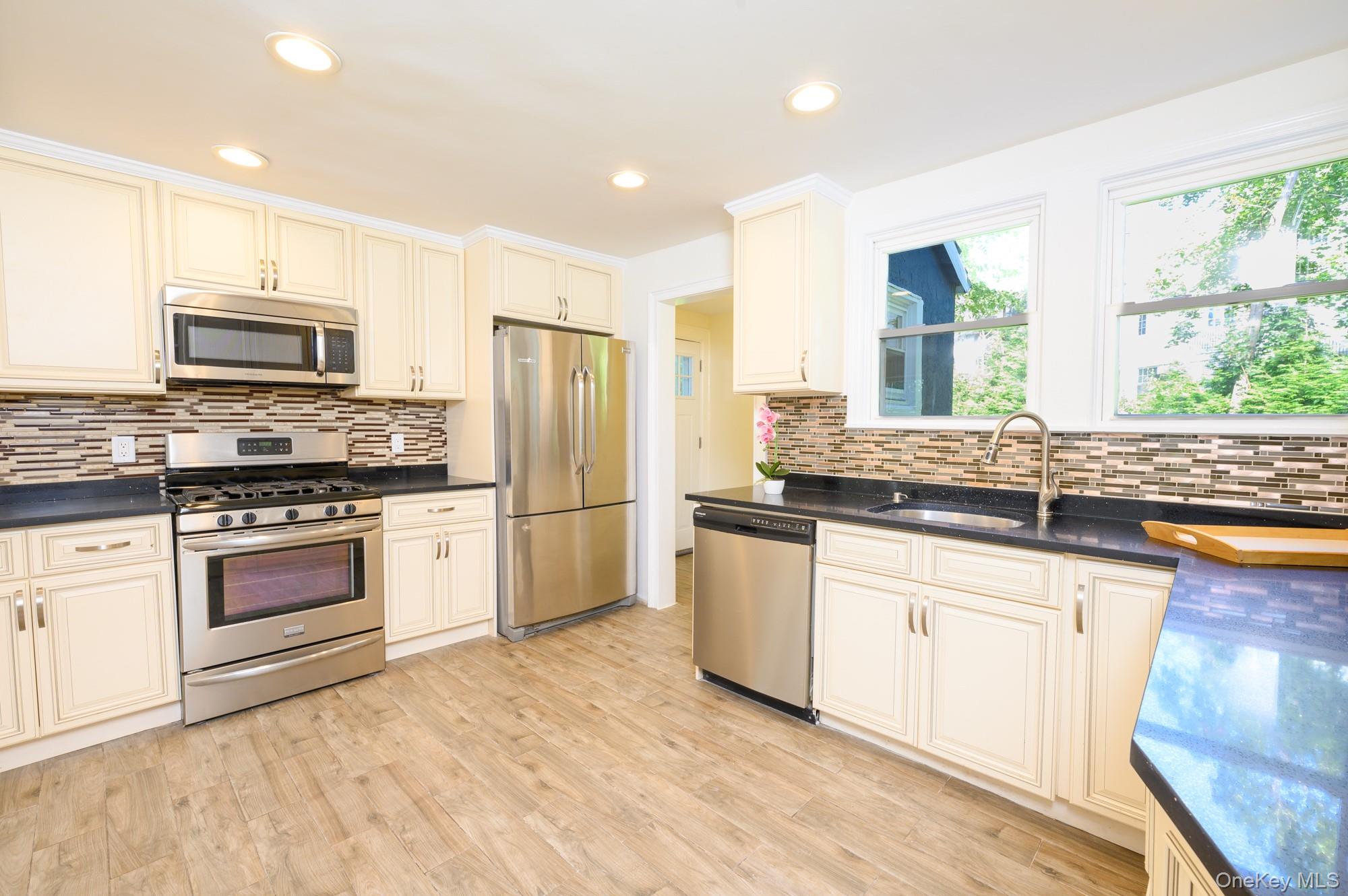 15 Ranger Place New Rochelle, NY 10804 - Photo 12 of 44